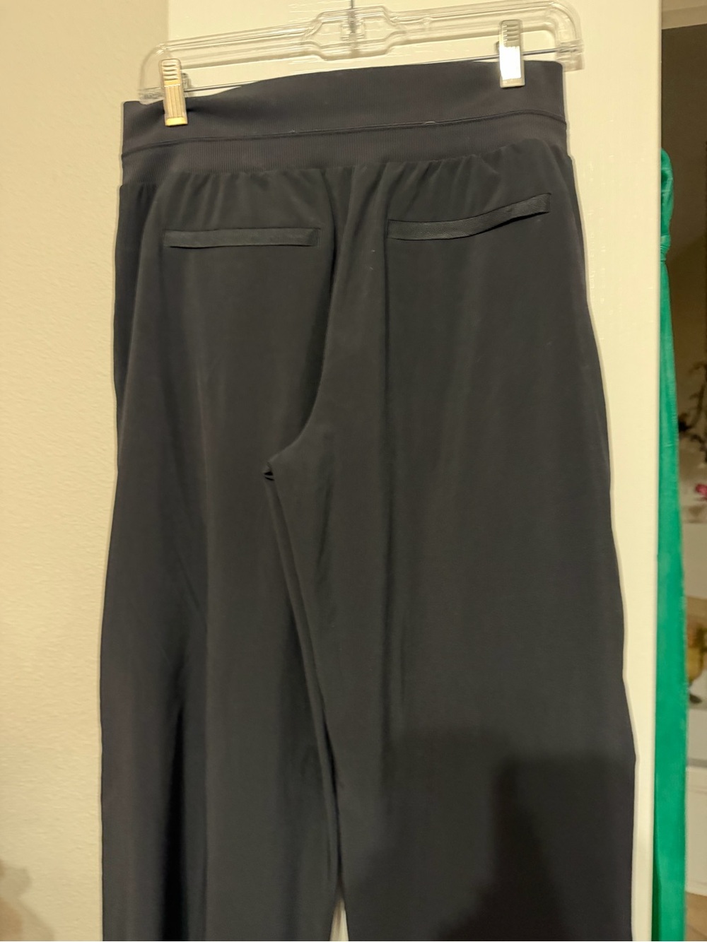 Athleta Brooklyn Women’s wide leg lightweight high rise Pants Black sz 6 - Picture 2 of 2